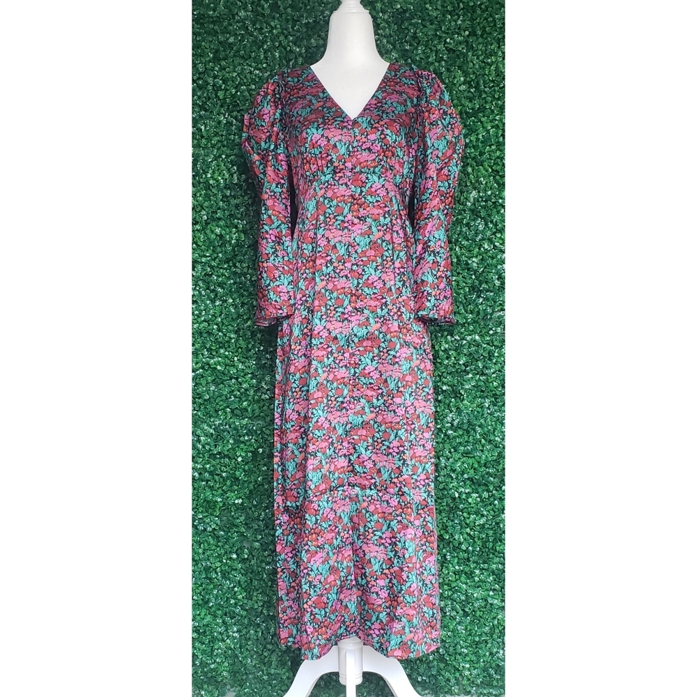 25. J.Crew Drapey puff-sleeve dress in Ratti® Red blooms - Picture 4 of 7